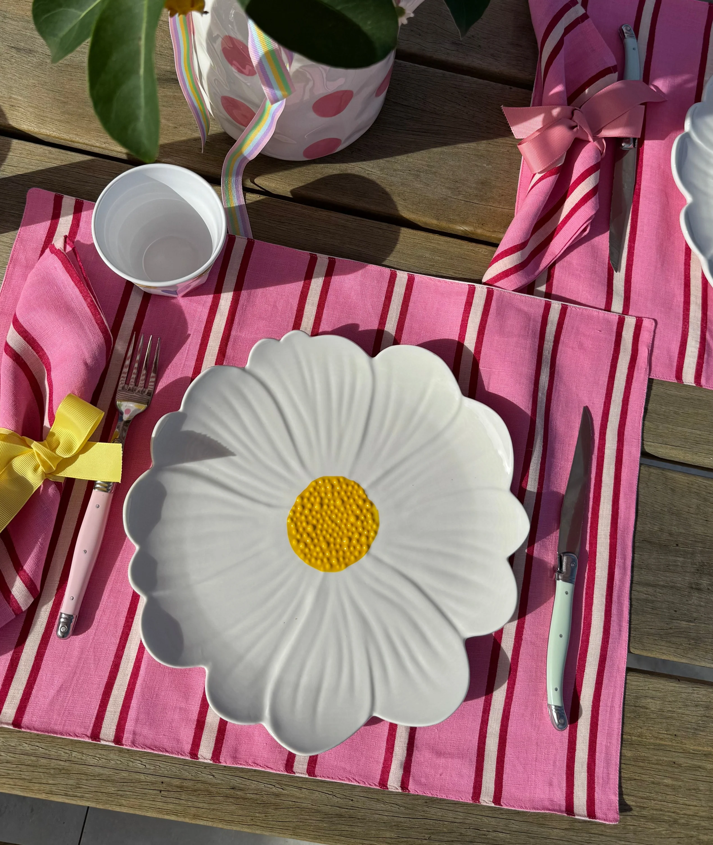 White and yellow flower plate - noss